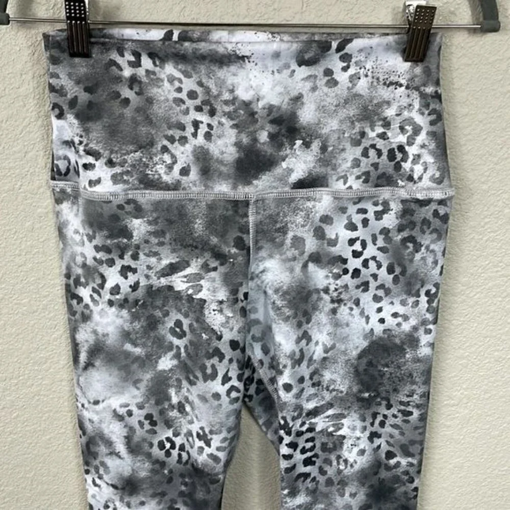 Evolution and Creation The Mia Legging White Gray Snow Leopard Animal Sz M